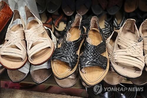 멕시코 오악사카주의 전통 '우아라체' 샌들