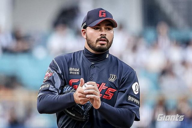 롯데 새 외국인 투수 알렉 감보아