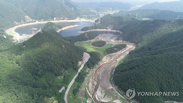 바닥 드러낸 강릉 오봉저수지…저수율 28.9%
