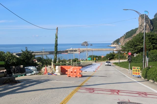 공사 중인 울릉일주도로