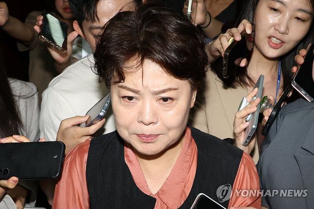 비대위회의 마치고 나오는 윤희숙 혁신위원장