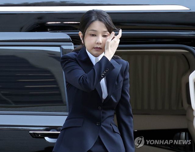 김건희 여사, 영장실질심사 위해 서울중앙지법 도착
