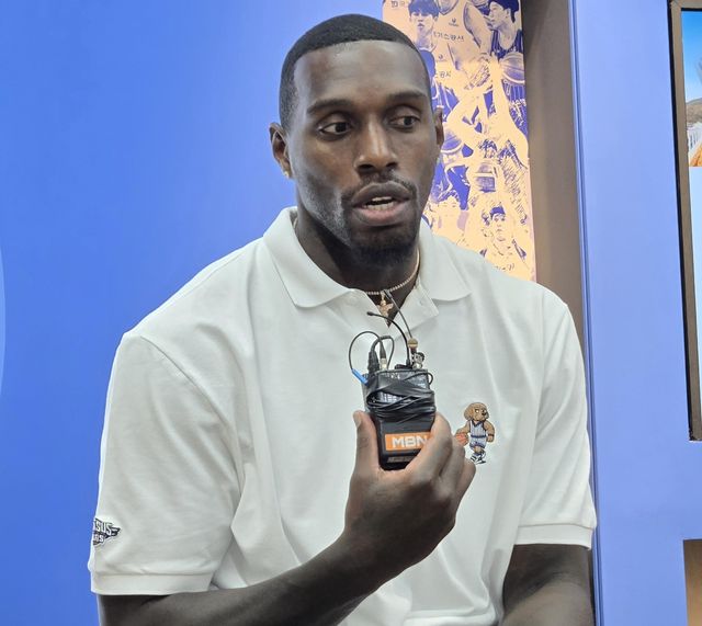 발언하는 라건아