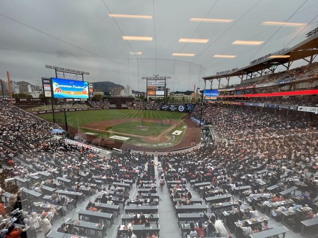 관중으로 가득 찬 한화생명볼파크