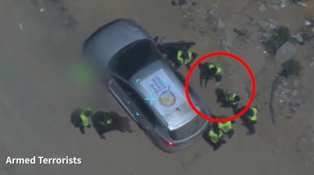 WCK 표식으로 위장한 자동차와 무장대원들