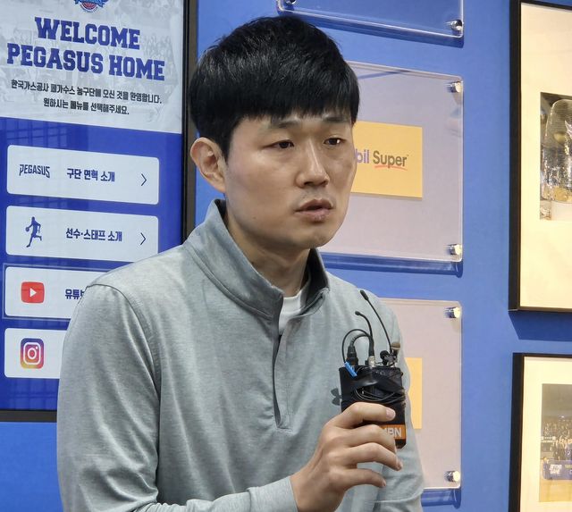 12일 대구체육관에서 열린 프레스데이에서 발언하는 강혁 감독