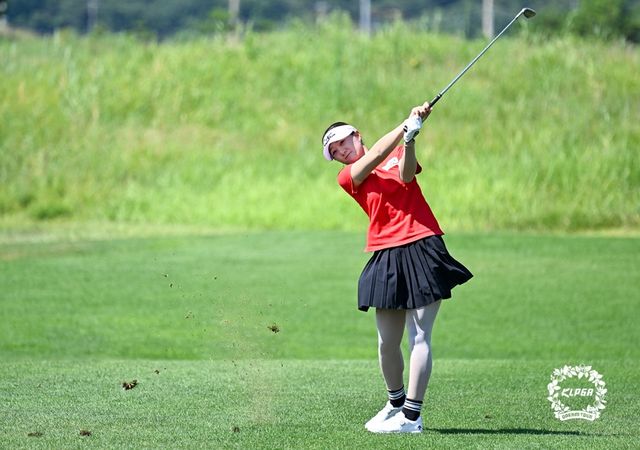 김새로미의 아이언 샷.