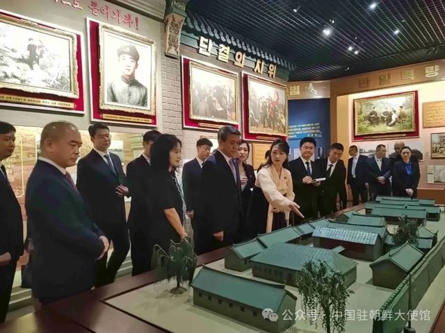 조선혁명박물관 참관하는 왕야쥔 주북 중국대사