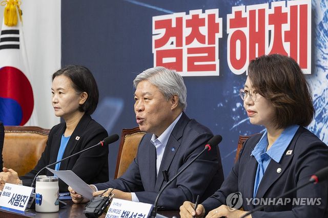 조국 사면 뒤 열린 조국혁신당 의원총회