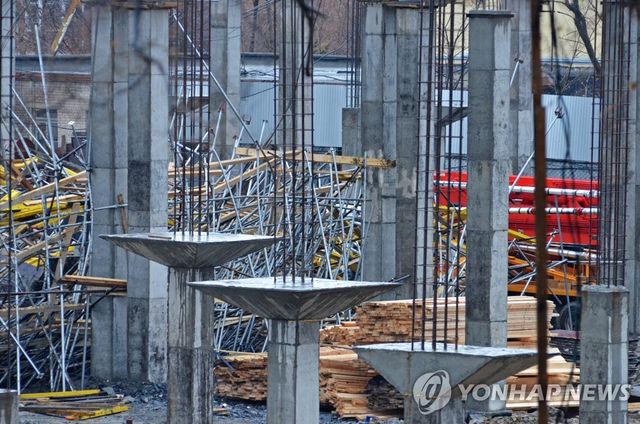 2012년 건설 중 붕괴한 블라디보스토크 교량. 당시 북한 노동자 2명이 다쳤다