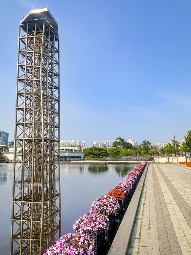 부산시민공원 거울연못과 하늘빛폭포 [사진/권혁창 기자] 