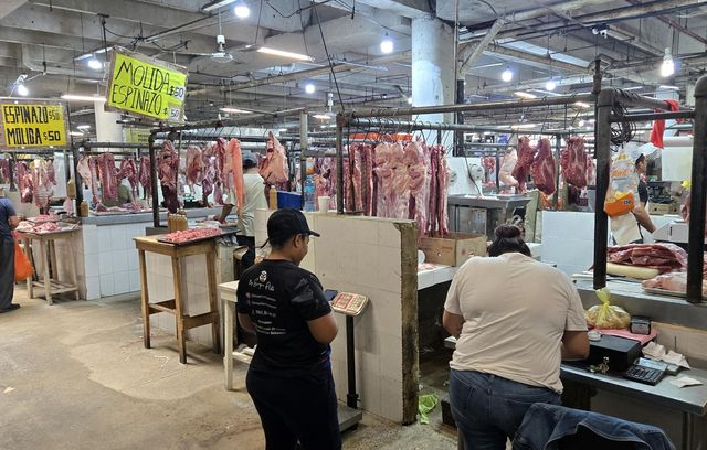 멕시코 숭무학교 군사훈련터에 자리한 시장 전경