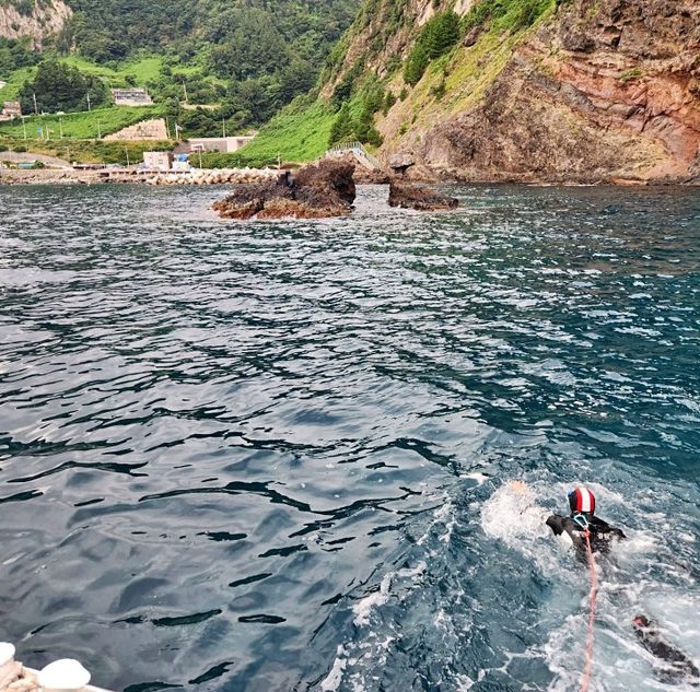 스쿠버 구조 중인 해경