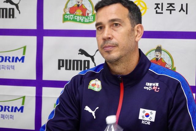 페르난도 모랄레스 한국 여자배구 대표팀 감독
