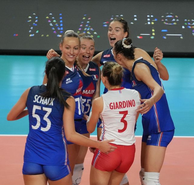 파이팅 외치는 프랑스 여자배구 대표팀 선수들