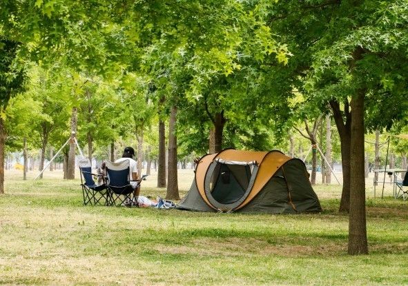 한강공원 내 그늘막 설치 모습