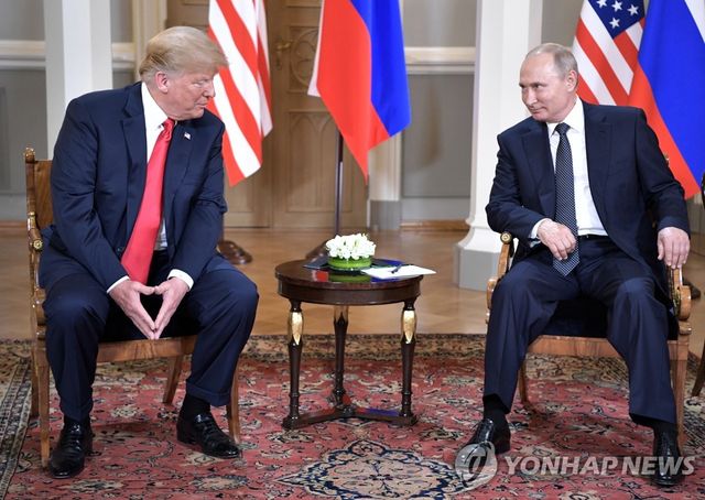 2018년 회담 갖는 트럼프와 푸틴