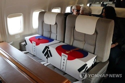 고국으로 향하는 애국지사 계봉우-황운정의 유해