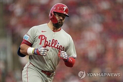 시즌 42호 홈런을 날린 카일 슈워버