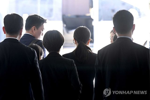 서울중앙지법 나서는 김건희 여사