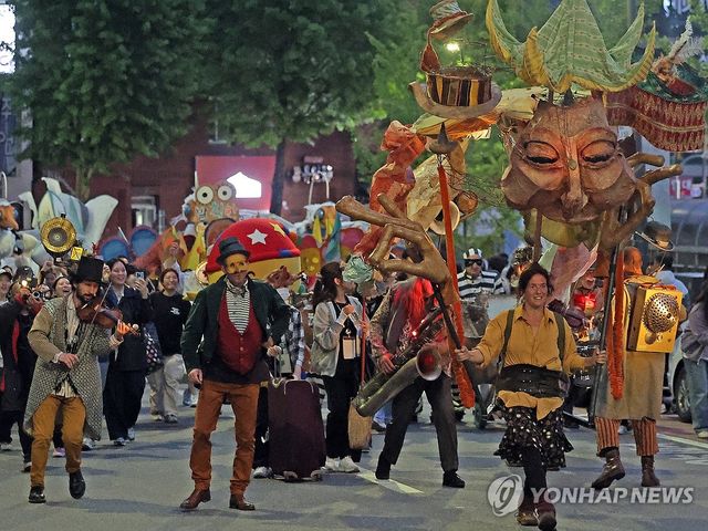 지난 5월 춘천세계인형극제 '퍼펫 카니발' 퍼레이드