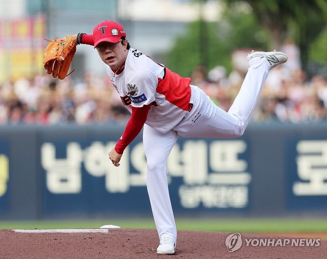 투구하는 양현종