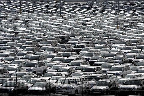 미국 롱비치항의 수입된 자동차