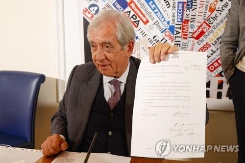 밀로네 전 교황청 감사원장