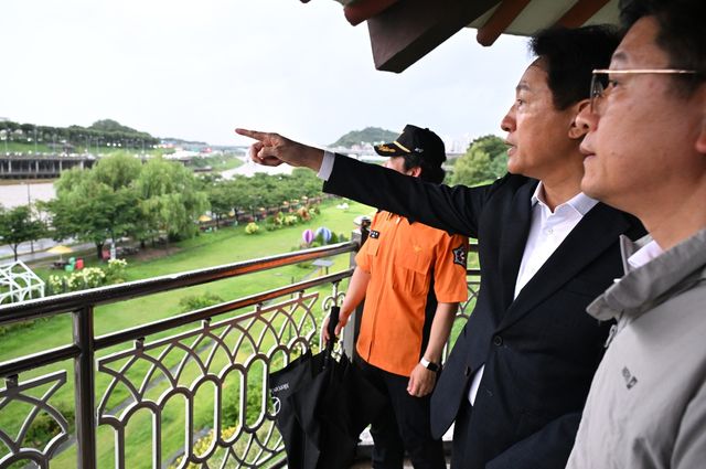 오세훈, '홍수주의보' 중랑천 찾아 긴급점검…"피해 최소화" 