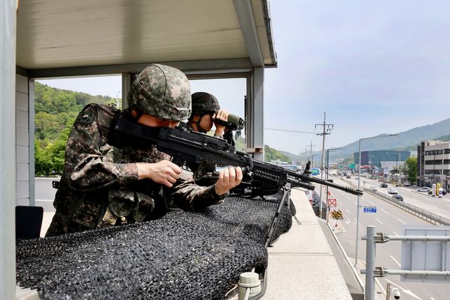 훈련 중인 75사단 장병