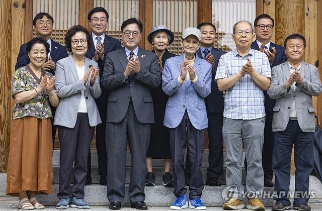 반민특위 유족들 만난 우원식 국회의장