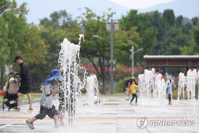'무더위에는 바닥분수지'