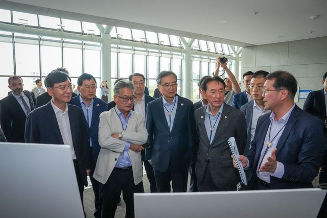 APEC 정상회의 준비상황 점검차 경주 찾은 조현 외교장관과 조셉 윤 주미대사대리