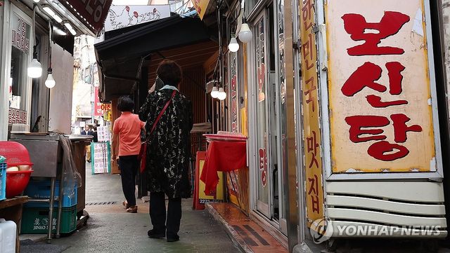개식용종식법 1년, 사육농장 10곳 중 7곳 문 닫아 