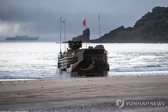 결정적 행동 실시하는 해병대 KAAV