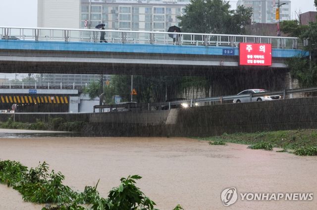 호우로 출입 통제되는 증산교 하부도로