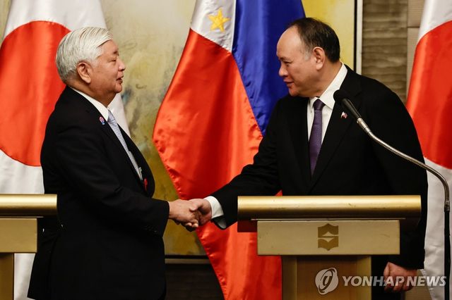 일본 방위상과 필리핀 국방장관