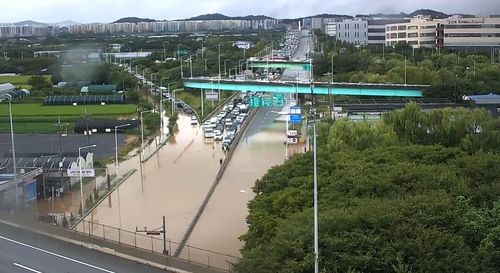 침수된 김포시 고촌읍 도로