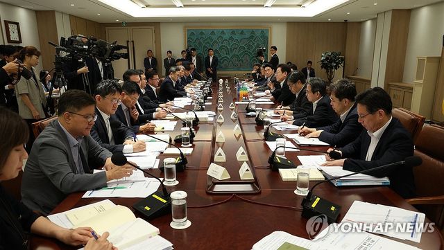 이재명 대통령, 나라재정 절약 간담회