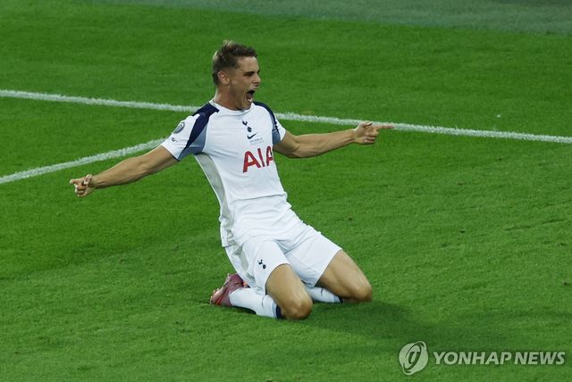 선제골 넣은 미키 판더펜