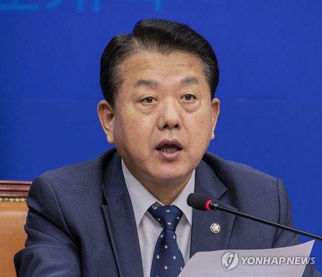 최고위에서 발언하는 김병주 최고위원