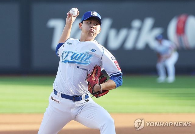 역투하는 소형준
