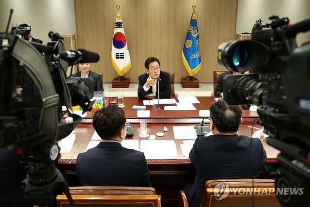 이재명 대통령, 나라재정 절약 간담회 주재