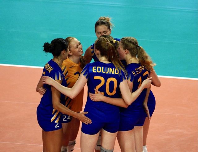 득점 후 기뻐하는 스웨덴 여자배구 대표팀 선수들