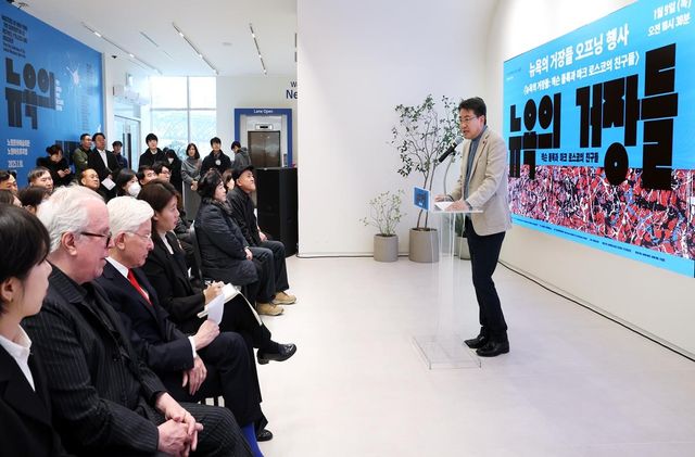 지난 1월 뉴욕의 거장들 전시회 오프닝 행사에 참석한 오승록 구청장