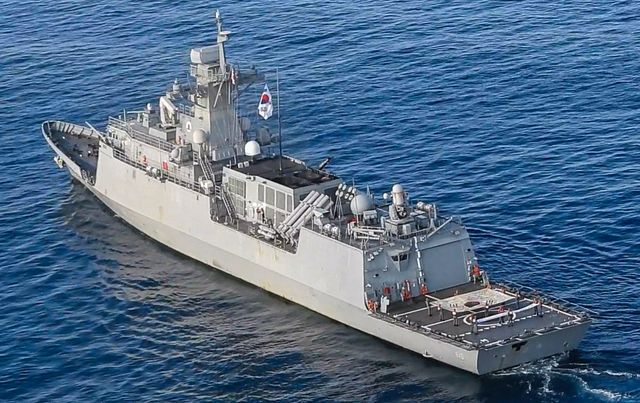 강원함에서 열린 광복 80주년 태극기 퍼포먼스