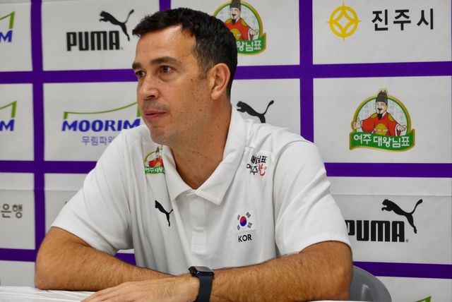 모랄레스 한국 여자배구 대표팀 감독