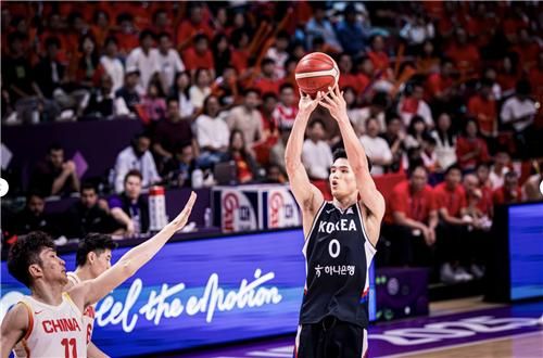 슛 던지는 하윤기