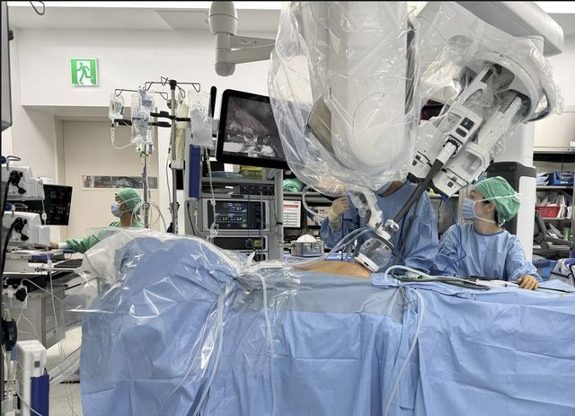 단일공 로봇 신장이식 수술 장면