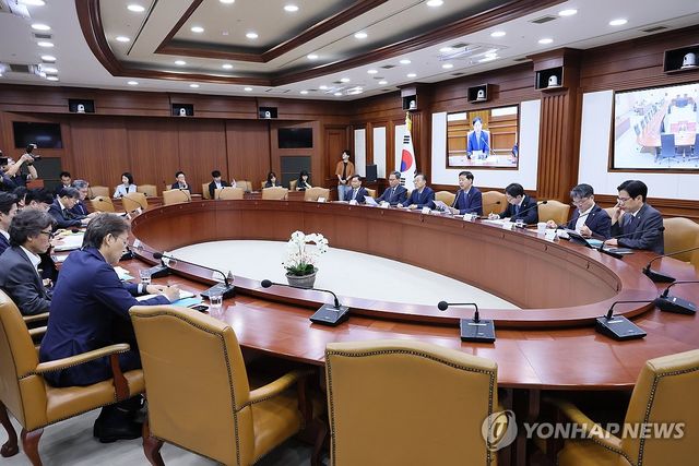 경제관계장관회의 주재하는 구윤철 부총리